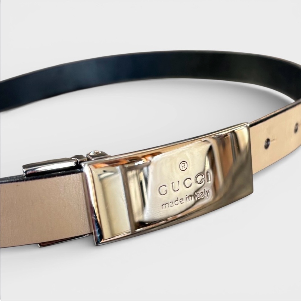 GUCCI Reversible Black and Tan Belt with Silver Logo Buckle. - Picture 5 of 16